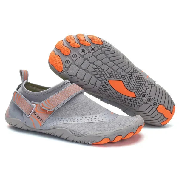 Dean - orthopedische waterschoenen op blote voeten