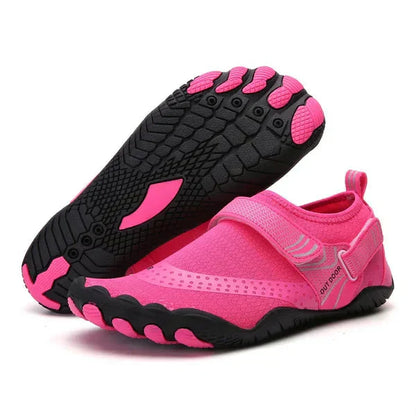 Dean - orthopedische waterschoenen op blote voeten