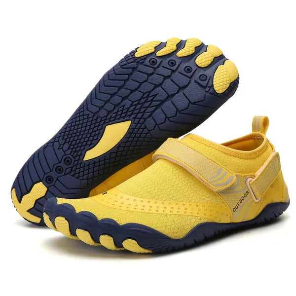 Dean - orthopedische waterschoenen op blote voeten